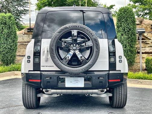 Borasco Grey 2026 Land Rover Defender P400 X-Dynamic SE