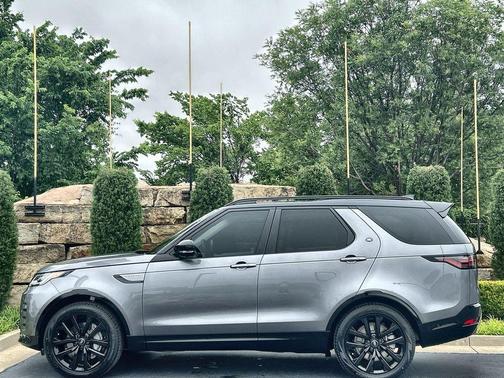 Eiger Grey 2026 Land Rover Discovery Dynamic SE