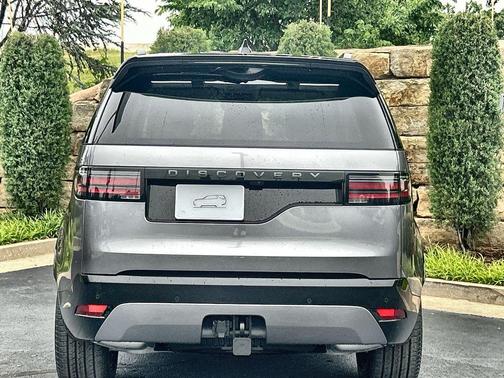 Eiger Grey 2026 Land Rover Discovery Dynamic SE