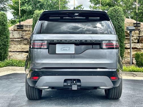 Eiger Grey 2026 Land Rover Discovery Dynamic SE