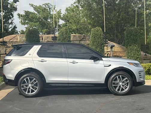 Hakuba Silver 2026 Land Rover Discovery Sport LANDMARK
