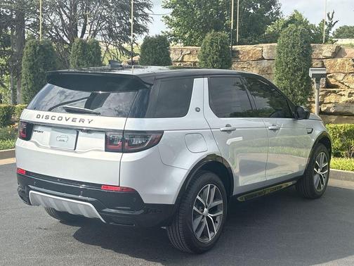 Hakuba Silver 2026 Land Rover Discovery Sport LANDMARK