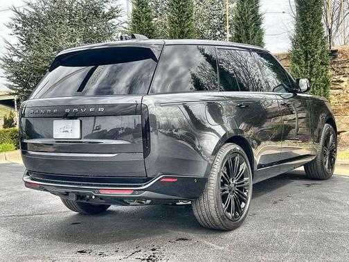 2026 Land Rover Range Rover P530 SE