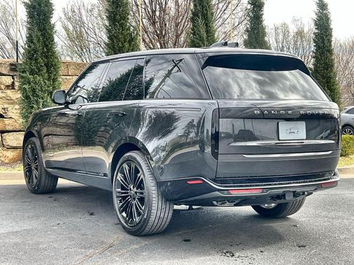 2026 Land Rover Range Rover P530 SE