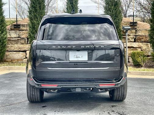 2026 Land Rover Range Rover P530 SE