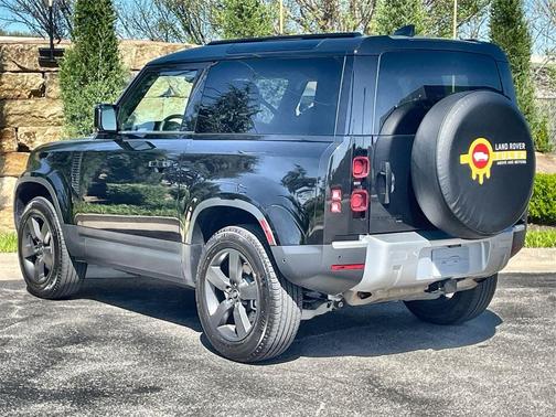 2023 Land Rover Defender SE