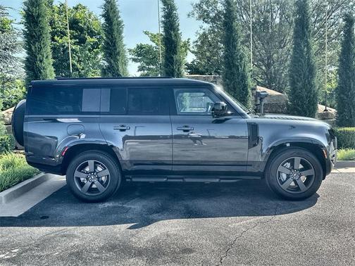 2025 Land Rover Defender P400 X-Dynamic SE