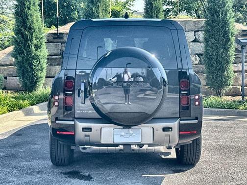 2025 Land Rover Defender P400 X-Dynamic SE