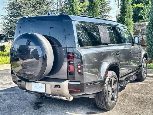 2025 Land Rover Defender P400 X-Dynamic SE