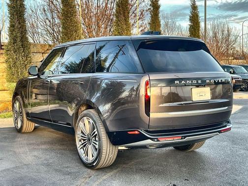 Charente Grey 2026 Land Rover Range Rover P400 SE 7 Seat