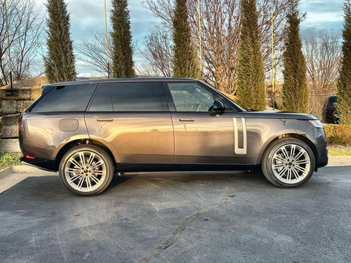 Charente Grey 2026 Land Rover Range Rover P400 SE 7 Seat