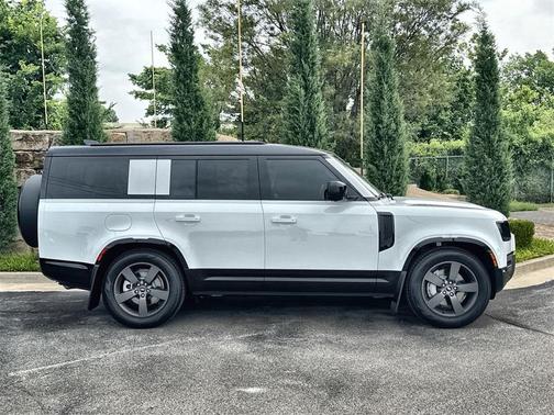 2025 Land Rover Defender P400 X-Dynamic SE