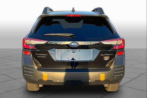 Crystal Black Silica 2024 Subaru Outback Wilderness