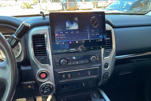 2017 Nissan Titan SV