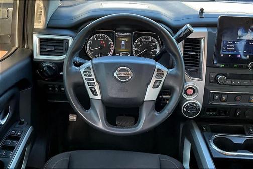 2017 Nissan Titan SV