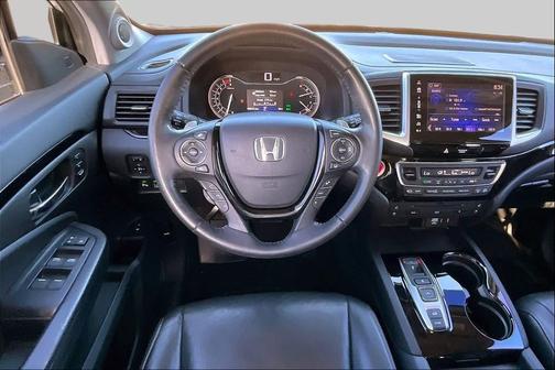 White Diamond Pearl 2017 Honda Pilot Elite