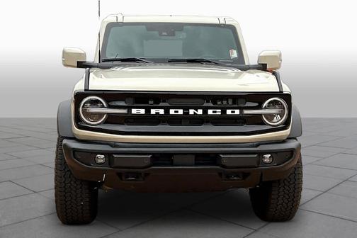 Desert Sand 2025 Ford Bronco Outer Banks