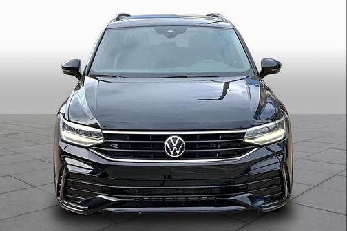 Deep Black Pearl 2022 Volkswagen Tiguan 2.0T SE R-Line Black