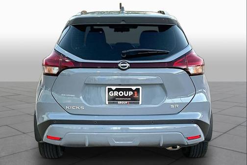 Boulder Gray Pearl 2024 Nissan Kicks SR