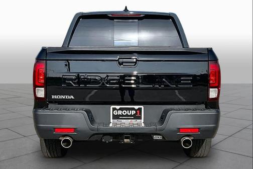 Crystal Black Pearl 2025 Honda Ridgeline RTL