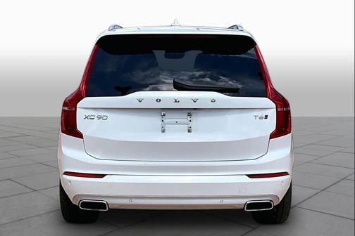 Crystal White Metallic 2021 Volvo XC90 T6 Momentum