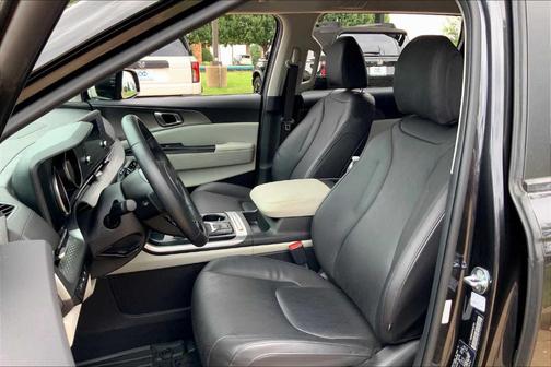 2023 Kia Carnival LX
