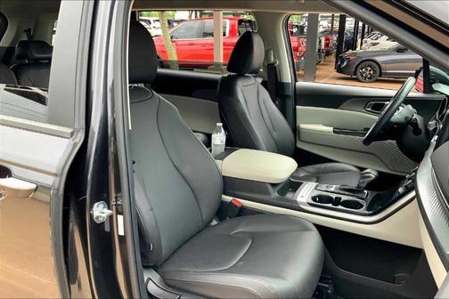 2023 Kia Carnival LX