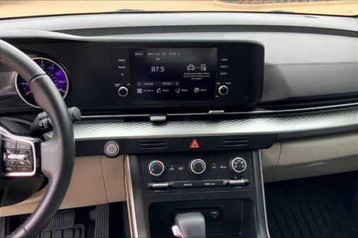 2023 Kia Carnival LX