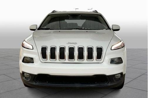 Photo 3 of 29 of 2017 Jeep Cherokee Latitude