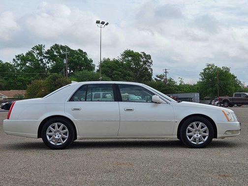 White Diamond Tricoat 2009 Cadillac DTS 1SD