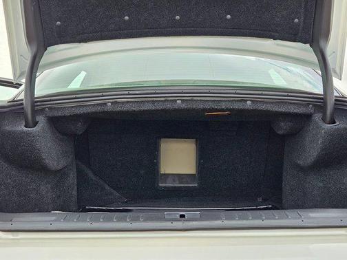 White Diamond Tricoat 2009 Cadillac DTS 1SD