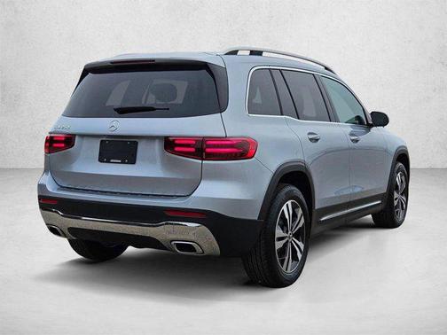 Cirrus Silver Metallic 2026 Mercedes-Benz GLB 250 Base