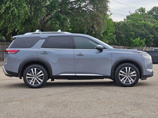 Boulder Gray Pearl 2022 Nissan Pathfinder Platinum 4WD