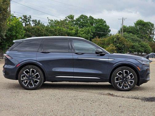 Blue Panther Metallic Clearcoat 2024 Lincoln Nautilus Reserve