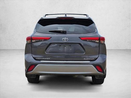 Magnetic Gray Metallic 2022 Toyota Highlander Platinum