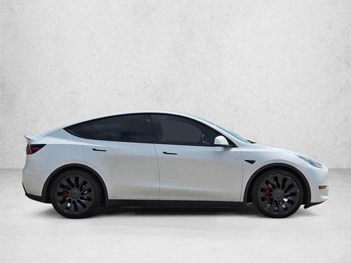 White 2022 Tesla Model Y Performance Dual Motor All-Wheel Drive