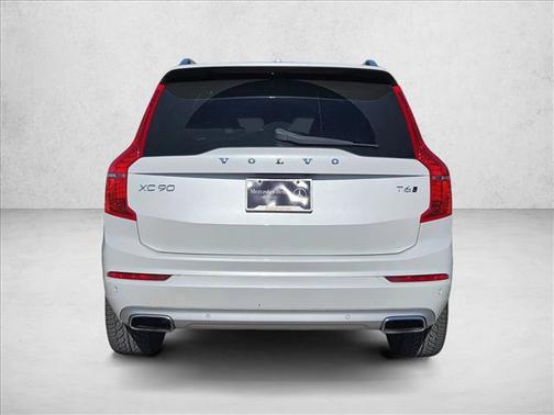 2017 Volvo XC90 T6 Momentum