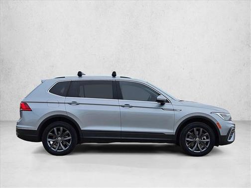 Platinum Gray Meta 2022 Volkswagen Tiguan 2.0T SE