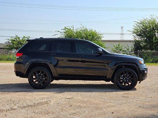 2022 Jeep Grand Cherokee Laredo