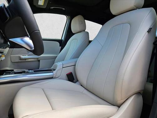 Polar White 2026 Mercedes-Benz GLA 250 4MATIC