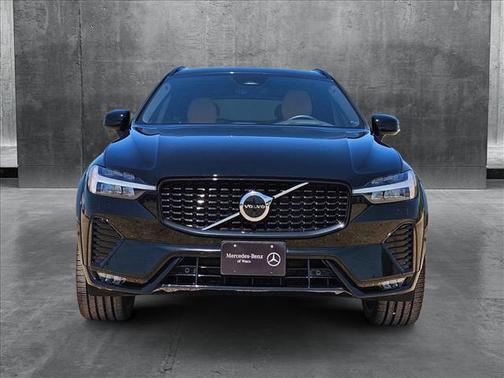2023 Volvo XC60 B5 Ultimate Dark Theme