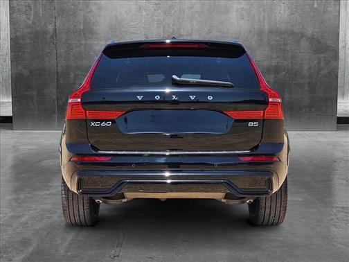 2023 Volvo XC60 B5 Ultimate Dark Theme