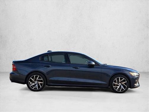 2020 Volvo S60 T5 Momentum
