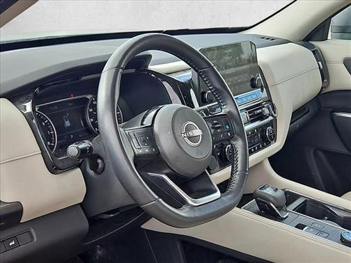 2022 Nissan Pathfinder SL 4WD