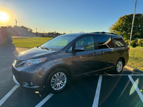 2013 Toyota Sienna XLE