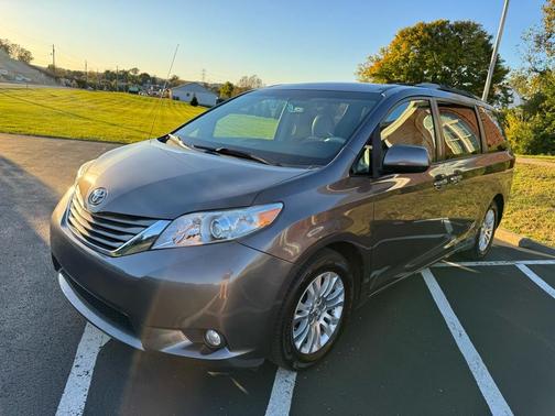 2013 Toyota Sienna XLE