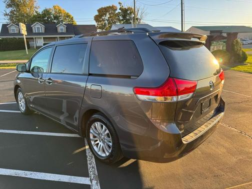 2013 Toyota Sienna XLE