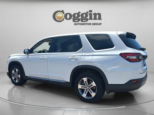 Lunar Silver Metallic 2023 Honda Pilot EX-L 8-Passenger