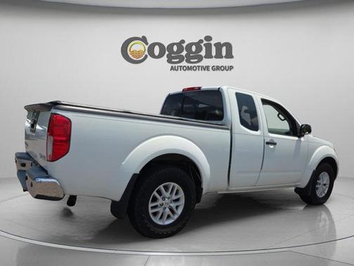 Glacier White 2018 Nissan Frontier SV
