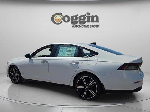 Solar Silver Metallic 2026 Honda Accord SE